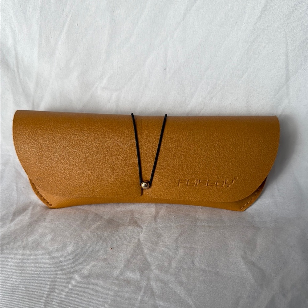 Feisedy Golden Tan Soft-Side Sunglasses Case